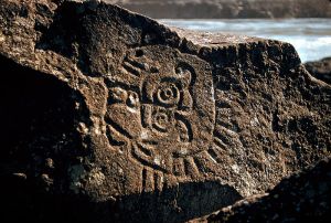800px-Petroglyphs_in_the_Columbia_River_Gorge